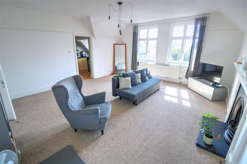 Hartfield Road, Eastbourne BN21 2 bed apartment for sale £214,950