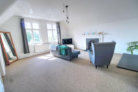 2 bedroom apartment for sale, Hartfield Road, Eastbourne BN21