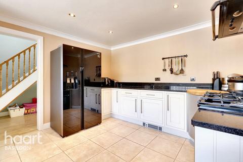 4 bedroom link detached house for sale, The Knares, Basildon