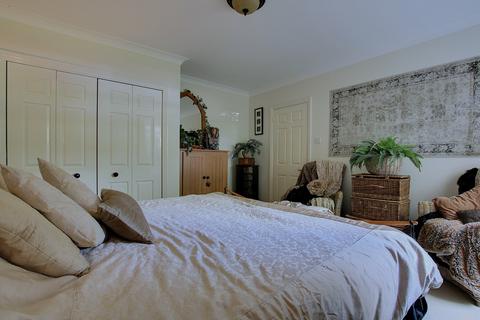 3 bedroom duplex for sale, Botley Road, Romsey