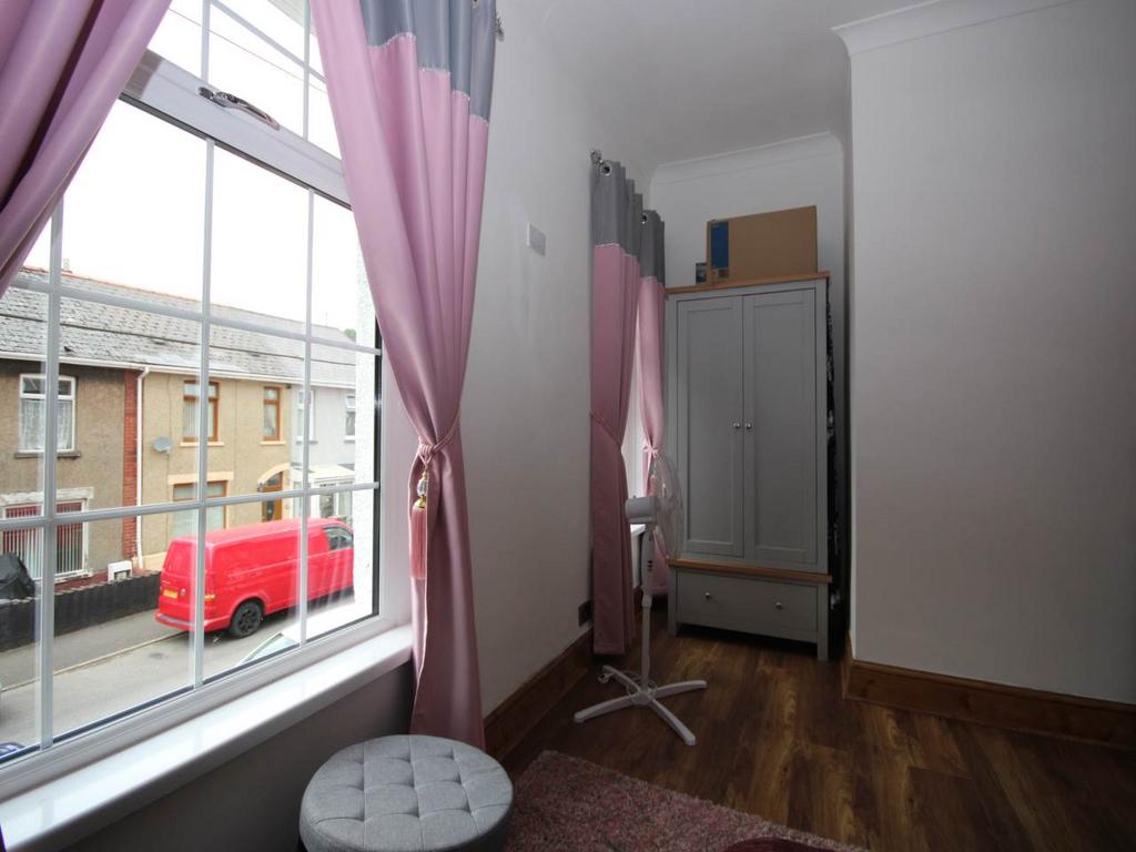 Bedroom 1 (2)