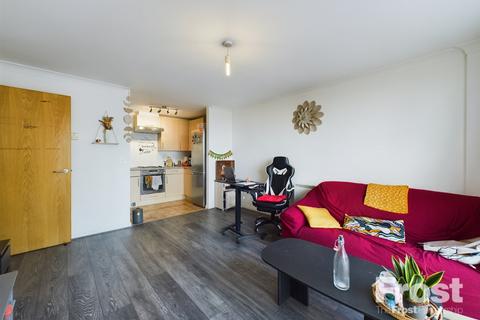 Flat 52, Bergenia House Bedfont Lane, Feltham, TW13 4GE
