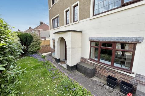 2 bedroom ground floor flat for sale, Parkfields Road, Bridgend, Bridgend County. CF31 4BJ