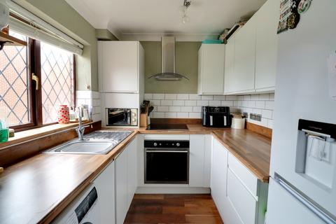 2 bedroom terraced house for sale, DAMASK GARDENS, WATERLOOVILLE