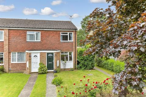 2 bedroom end of terrace house for sale, Kingsley Road, Horley, Surrey