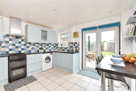 2 bedroom end of terrace house for sale, Kingsley Road, Horley, Surrey