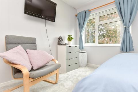 2 bedroom end of terrace house for sale, Kingsley Road, Horley, Surrey