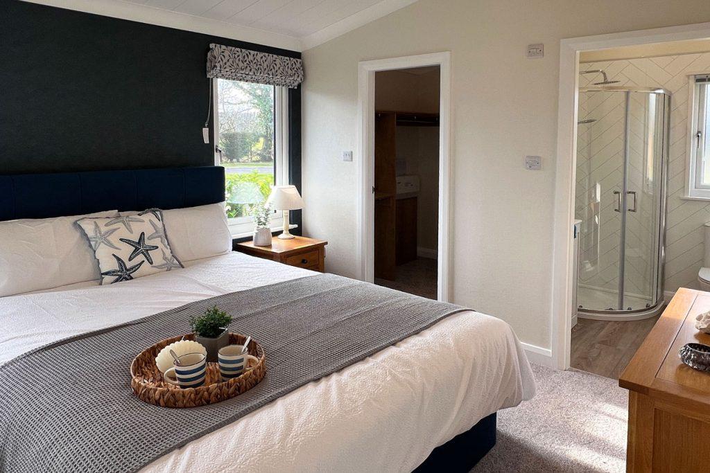 Plot 25 Willerby Acorn Master Bedroom.jpg