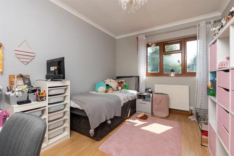 4 bedroom end of terrace house for sale, Lawrence Drive, Cobham, Kent