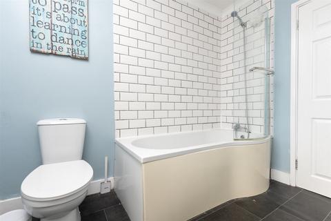 14 Lawrence Drive, Cobham, Gravesend, DA12 3BU