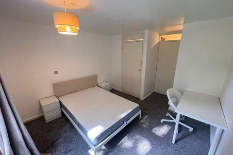 2 bedroom flat to rent, 7 Blenheim View, Woodhouse LS2
