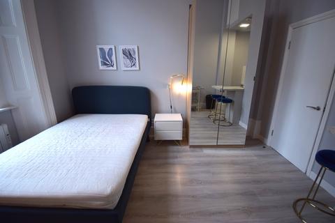 Studio to rent, Paddington W2