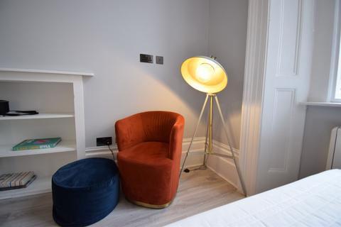 Studio to rent, Paddington W2