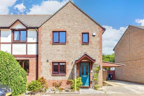 3 bedroom end of terrace house for sale, Linnet Close, Newport, Isle of Wight