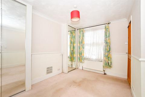1 bedroom ground floor flat for sale, St. James's Place, Cranleigh, Surrey