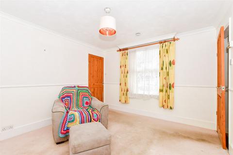 1 bedroom ground floor flat for sale, St. James's Place, Cranleigh, Surrey