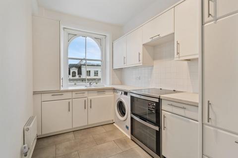 2 bedroom apartment to rent, London W8