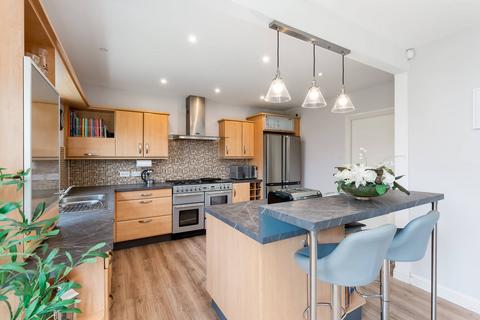 1 Abden Avenue, EH24 9EL