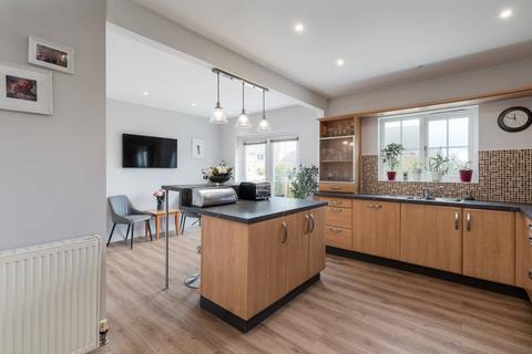 1 Abden Avenue, EH24 9EL