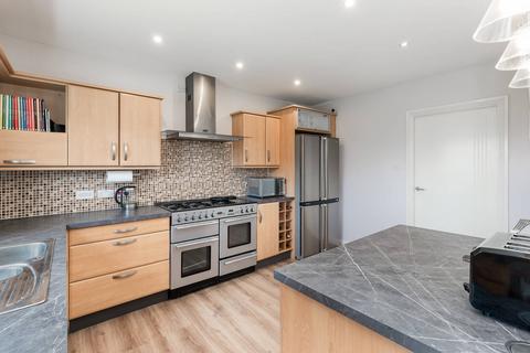 1 Abden Avenue, EH24 9EL