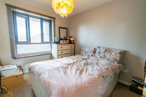 2 bedroom flat to rent, Balfour Road, Chatham, Kent, ME4