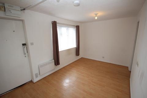 Studio to rent, Goode Close,  Oldbury, B68