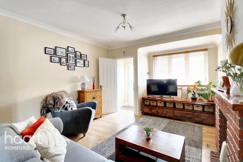 63 Shaftesbury Road, Romford, RM1 2QJ