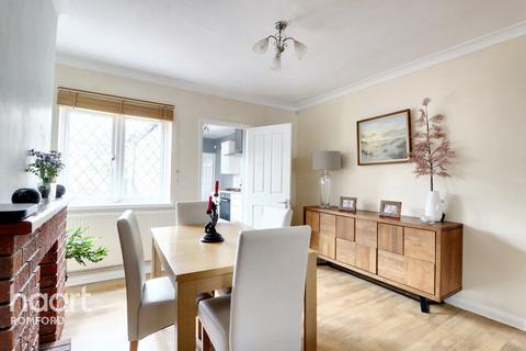 63 Shaftesbury Road, Romford, RM1 2QJ