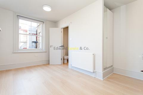 Studio to rent, Stoke Newington High Street, London N16