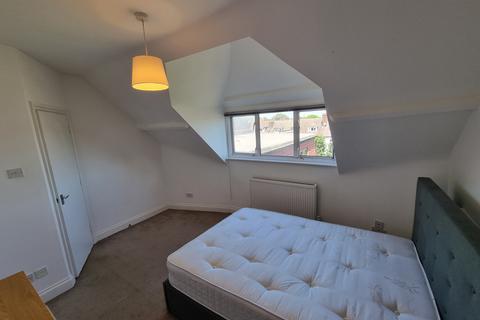 2 bedroom flat to rent, Grosvenor Gardens, Willesden Green, NW2