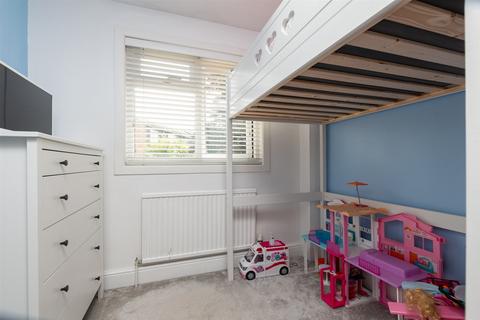 15 Doria Drive, Gravesend, DA12 4HS