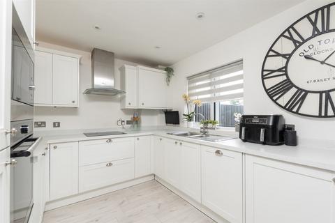 15 Doria Drive, Gravesend, DA12 4HS