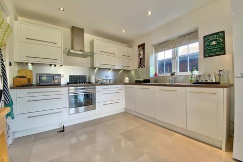 3 bedroom detached house for sale, Lodge Road, Locks Heath