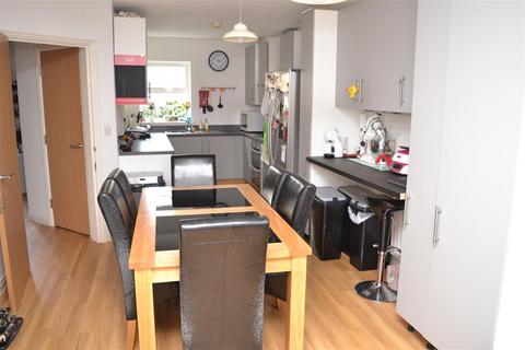 26 Lambourne Chase, Chelmsford, CM2 9FF