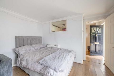 Studio for sale, Albert Road, Old Windsor SL4