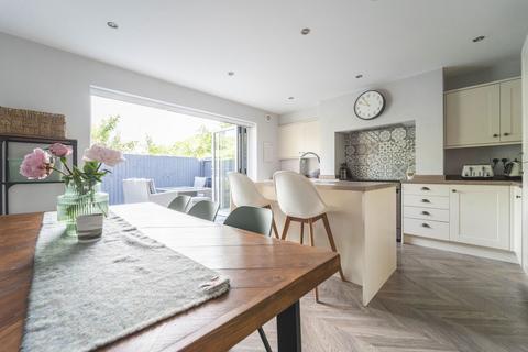 3 bedroom end of terrace house for sale, Avenue Road, Christchurch BH23