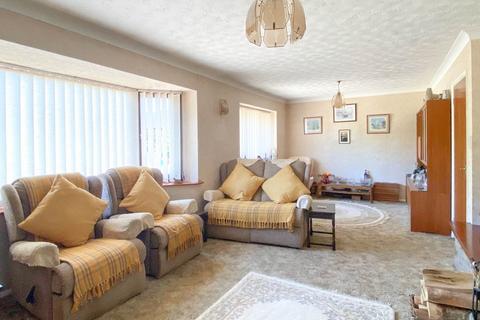 3 bedroom detached bungalow for sale, Lakeside Avenue, Llandrindod Wells, LD1