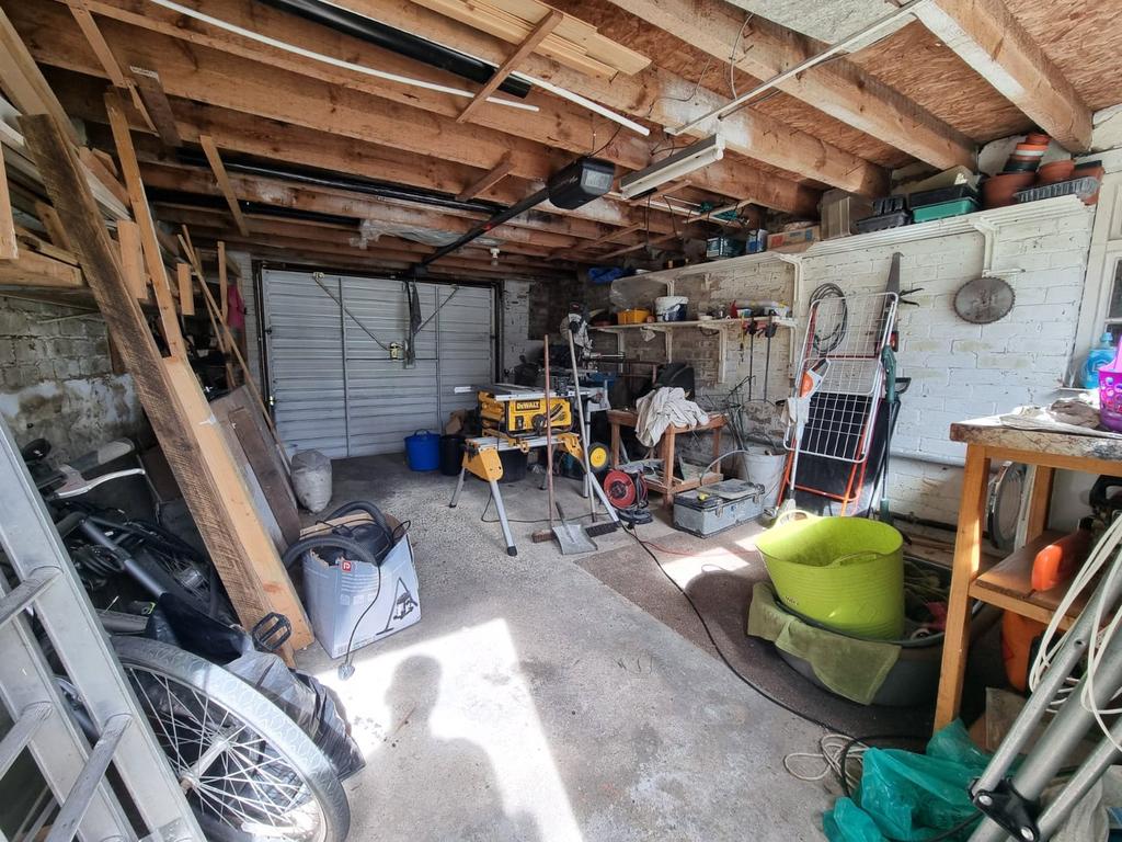 Workshop / Garage