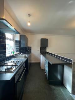 2 bedroom terraced house to rent, Common Road, Batley, WF17
