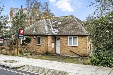 2 bedroom bungalow to rent, Wood Vale Forest Hill SE23