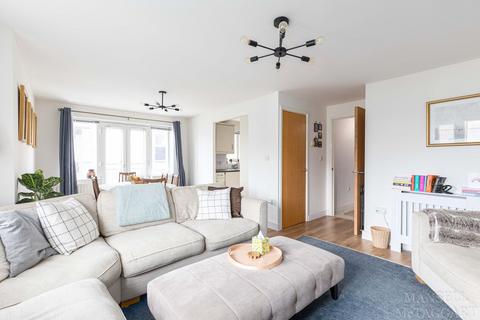 2 bedroom flat for sale, Garland Road, East Grinstead RH19