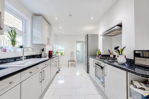 32 Avenue Road, Westcliff-on-sea, SS0 7PW
