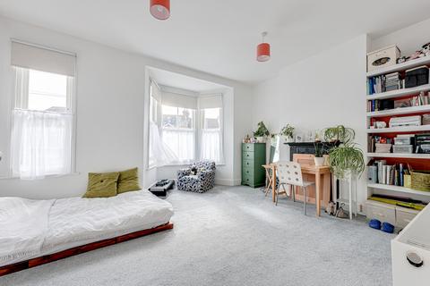 32 Avenue Road, Westcliff-on-sea, SS0 7PW
