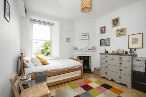 126 Viewforth, Edinburgh, EH10 4LN