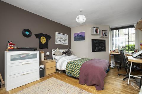 126 Viewforth, Edinburgh, EH10 4LN