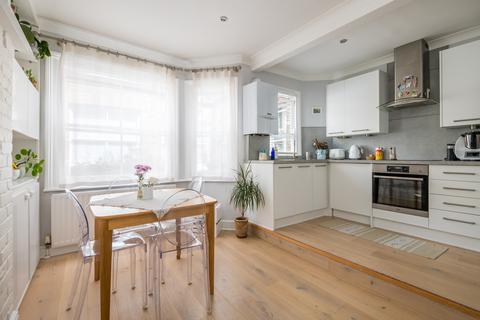 72 Carson Road, London, SE21 8HU
