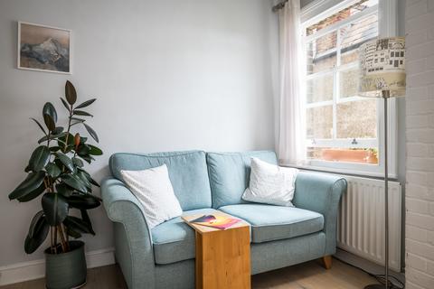 72 Carson Road, London, SE21 8HU