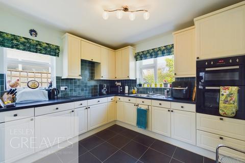 2 bedroom detached bungalow for sale, Linden Grove, Gedling, Nottingham