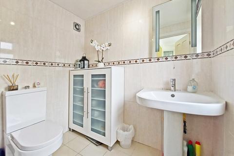 251 Rayners Lane, Harrow, HA2 9TU