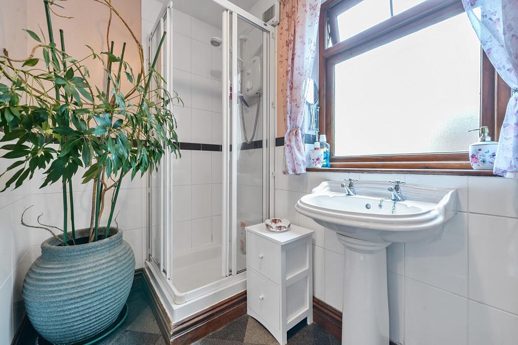 Bedroom One En-suite shower room